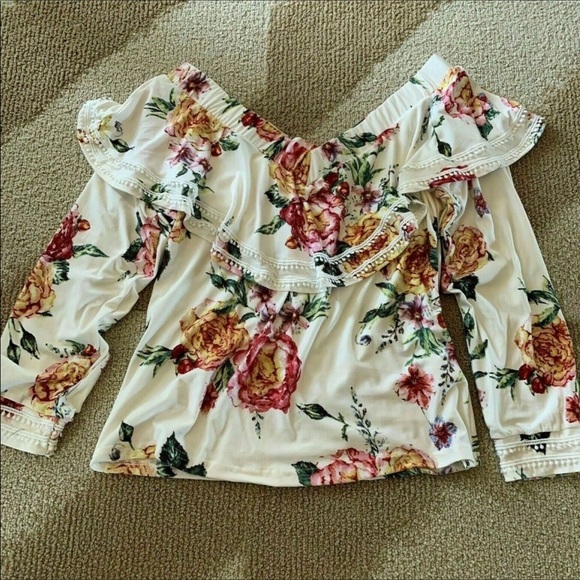 Off the Shoulder Floral Blouse - Picture 2 of 3